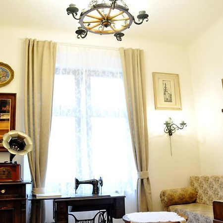 Traditional Slovak Apartment Bratislava Bagian luar foto