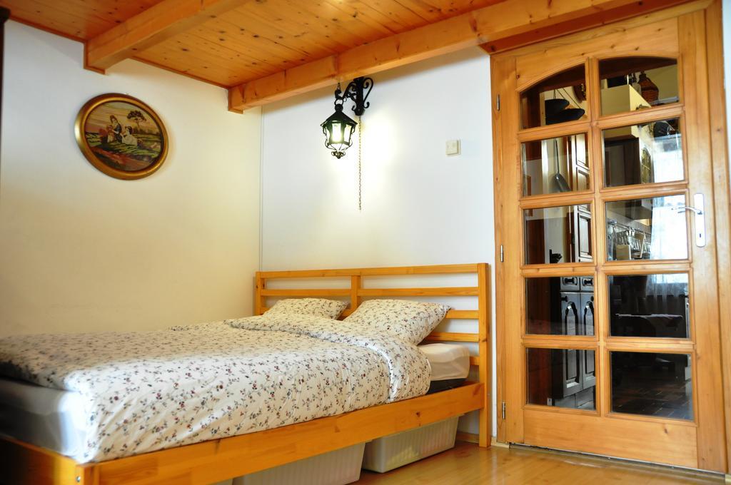 Traditional Slovak Apartment Bratislava Bagian luar foto