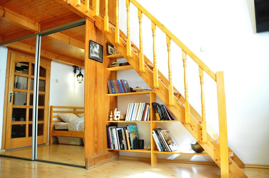 Traditional Slovak Apartment Bratislava Bagian luar foto