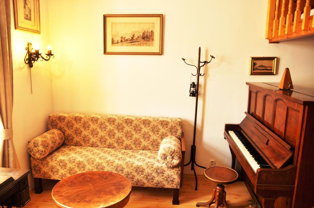Traditional Slovak Apartment Bratislava Bagian luar foto
