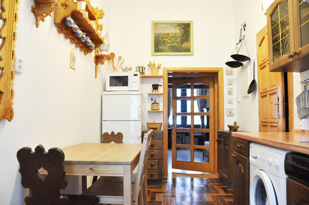 Traditional Slovak Apartment Bratislava Bagian luar foto