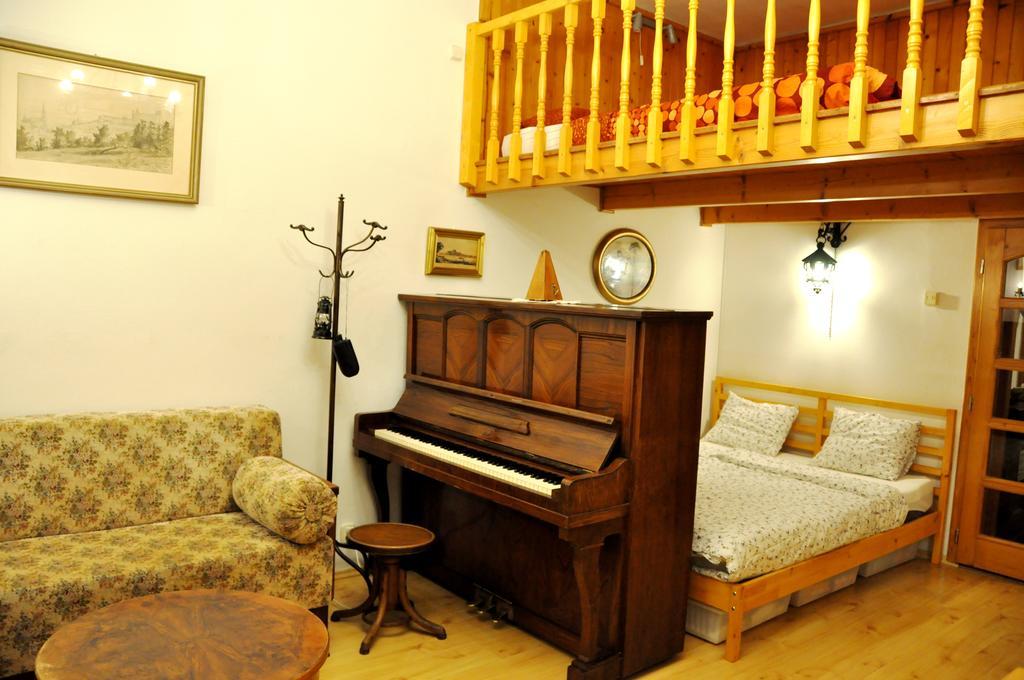 Traditional Slovak Apartment Bratislava Bagian luar foto