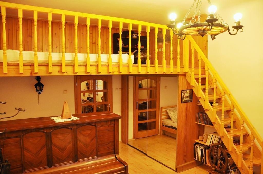Traditional Slovak Apartment Bratislava Bagian luar foto